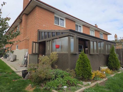 Photo 5 at 9 Stocco Court, West Woodbridge, Vaughan