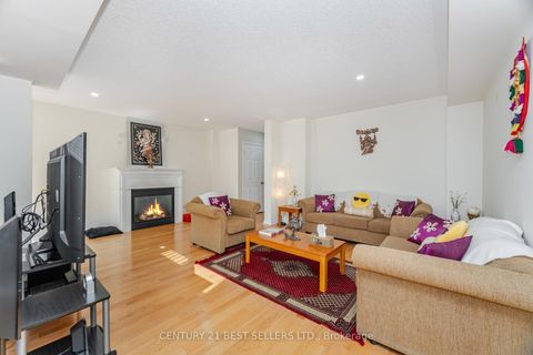 Photo 7 at 82 Pilkington Drive, Birchmount, Toronto