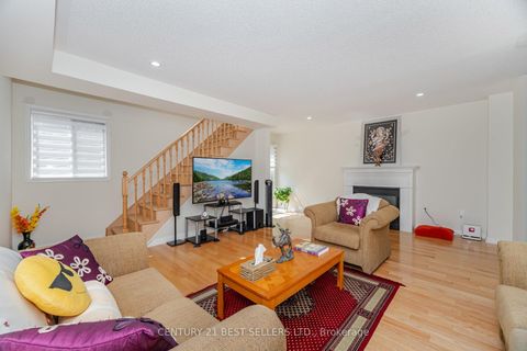 Photo 8 at 82 Pilkington Drive, Birchmount, Toronto