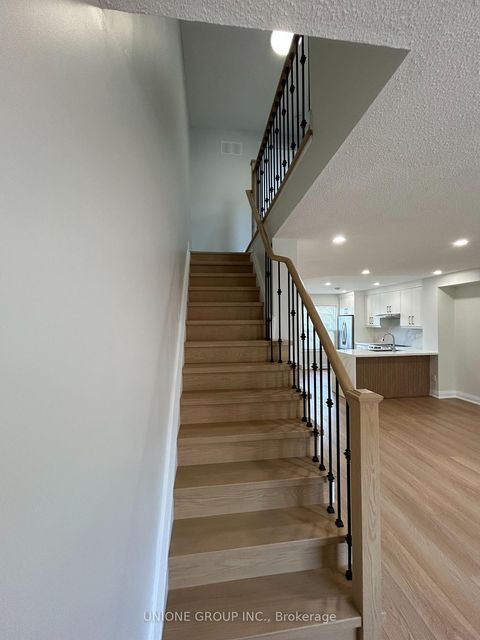 Photo 8 at 7 - 1570 Reeves Gate, GA Glen Abbey, Oakville