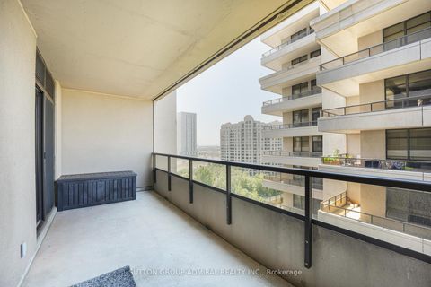 Photo 4 at 1016 - 9255 Jane Street, Maple, Vaughan