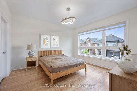 Photo 3 at 2417 Edward Leaver Trail, GA Glen Abbey, Oakville