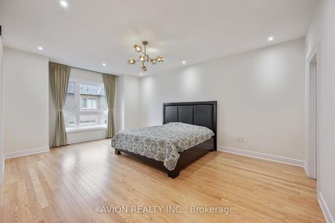 Photo 24 at 2417 Edward Leaver Trail, GA Glen Abbey, Oakville