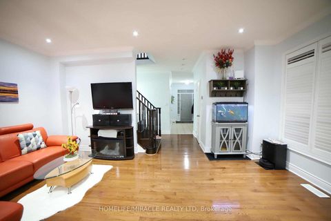 Photo 11 at 243 Venice Gate Drive, Vellore Village, Vaughan