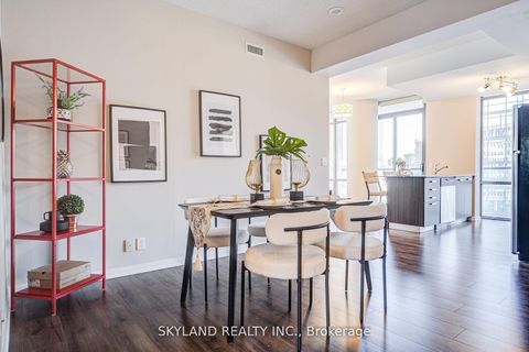 Photo 4 at 805 - 832 Bay Street, Bay Street Corridor, Toronto