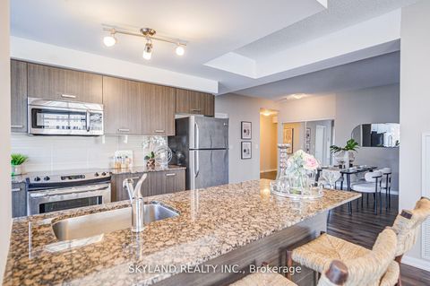 Photo 13 at 805 - 832 Bay Street, Bay Street Corridor, Toronto