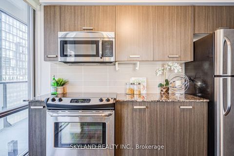 Photo 14 at 805 - 832 Bay Street, Bay Street Corridor, Toronto