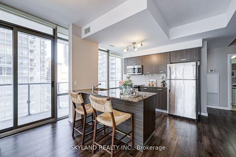 Photo 15 at 805 - 832 Bay Street, Bay Street Corridor, Toronto