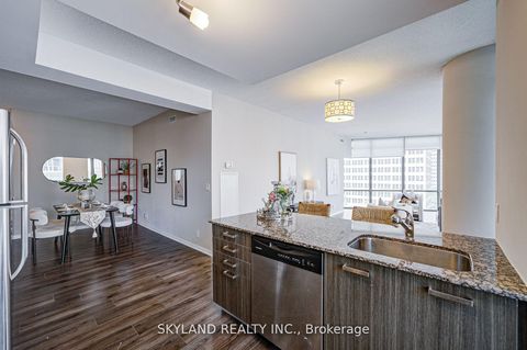 Photo 18 at 805 - 832 Bay Street, Bay Street Corridor, Toronto