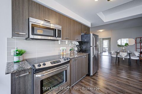 Photo 19 at 805 - 832 Bay Street, Bay Street Corridor, Toronto