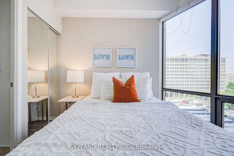 Photo 28 at 805 - 832 Bay Street, Bay Street Corridor, Toronto