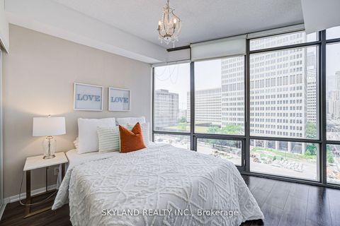 Photo 29 at 805 - 832 Bay Street, Bay Street Corridor, Toronto