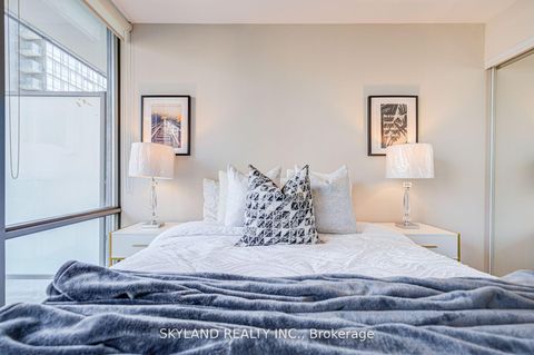 Photo 32 at 805 - 832 Bay Street, Bay Street Corridor, Toronto