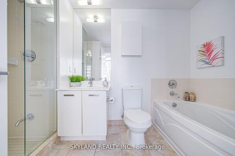 Photo 33 at 805 - 832 Bay Street, Bay Street Corridor, Toronto