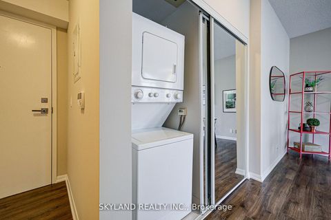 Photo 38 at 805 - 832 Bay Street, Bay Street Corridor, Toronto