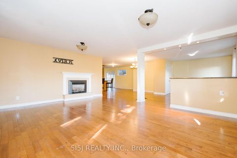 Photo 2 at 14190 Yonge Street, Aurora Estates, Aurora