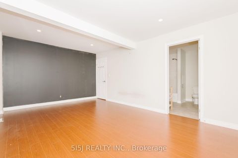 Photo 4 at 14190 Yonge Street, Aurora Estates, Aurora