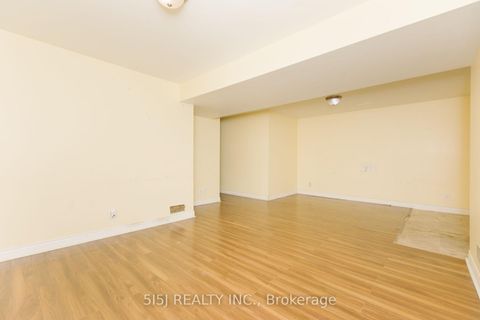 Photo 10 at 14190 Yonge Street, Aurora Estates, Aurora