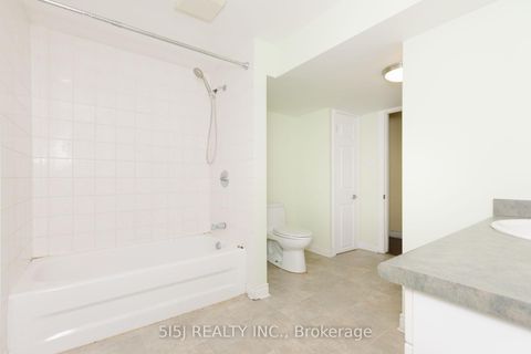 Photo 11 at 14190 Yonge Street, Aurora Estates, Aurora