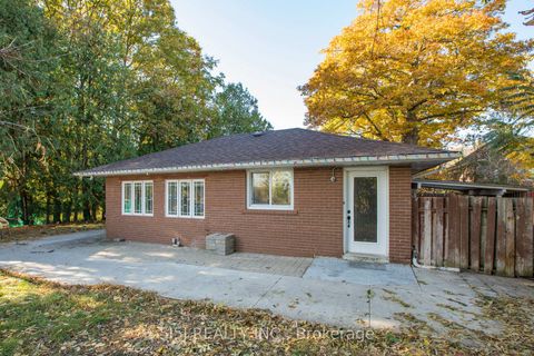 Photo 15 at 14190 Yonge Street, Aurora Estates, Aurora