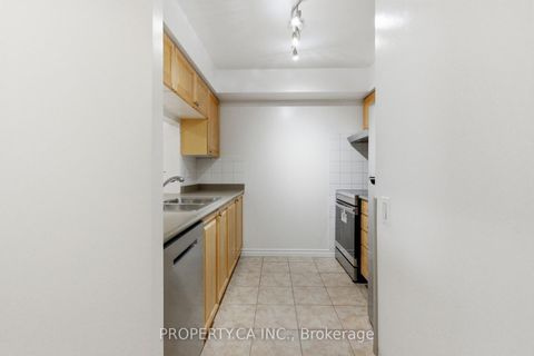 Photo 12 at 924 - 18 Mondeo Drive, Dorset Park, Toronto