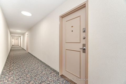 Photo 4 at 301 - 5 Shady Golfway, Flemingdon Park, Toronto