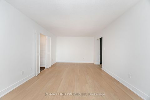 Photo 6 at 301 - 5 Shady Golfway, Flemingdon Park, Toronto