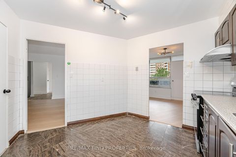 Photo 10 at 301 - 5 Shady Golfway, Flemingdon Park, Toronto