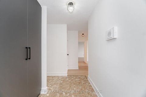 Photo 13 at 301 - 5 Shady Golfway, Flemingdon Park, Toronto