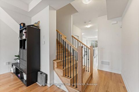 Photo 23 at 3243 Sixth Line, GO Glenorchy, Oakville