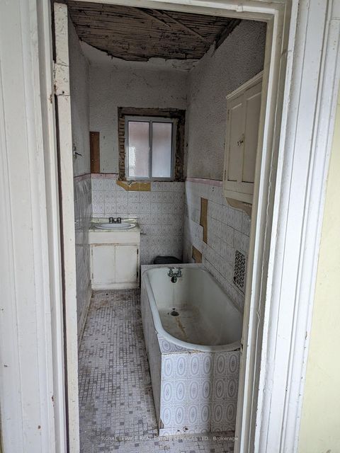 Photo 7 at 529 Gladstone Avenue, Dufferin Grove, Toronto