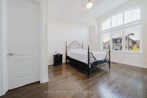 Photo 38 at 70 Torgan Trail, Kleinburg, Vaughan