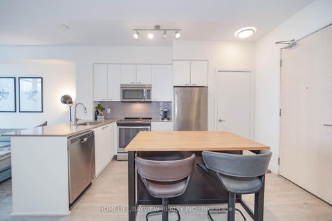 Photo 11 at 2901 - 30 Roehampton Avenue, Mount Pleasant West, Toronto