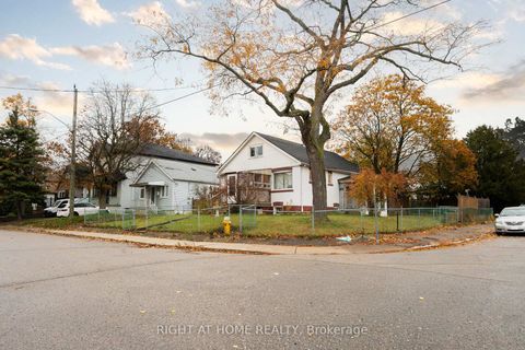 Photo 5 at 41 Bexhill Avenue, Birchmount, Toronto