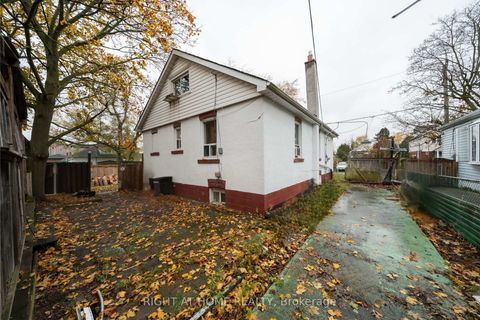 Photo 8 at 41 Bexhill Avenue, Birchmount, Toronto