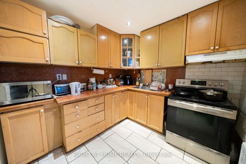 Photo 10 at 41 Bexhill Avenue, Birchmount, Toronto