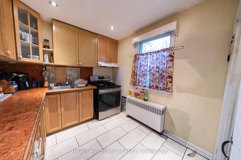 Photo 11 at 41 Bexhill Avenue, Birchmount, Toronto