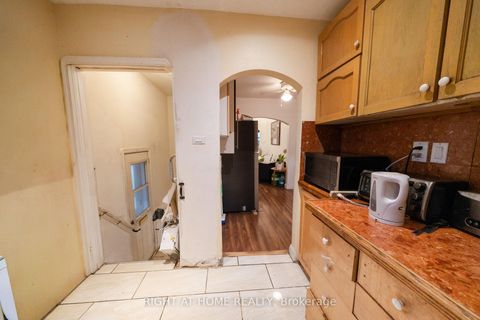 Photo 12 at 41 Bexhill Avenue, Birchmount, Toronto