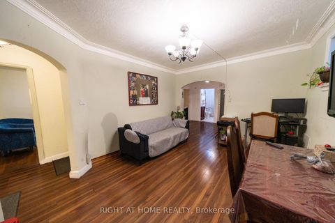 Photo 15 at 41 Bexhill Avenue, Birchmount, Toronto