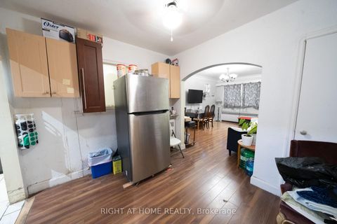 Photo 17 at 41 Bexhill Avenue, Birchmount, Toronto
