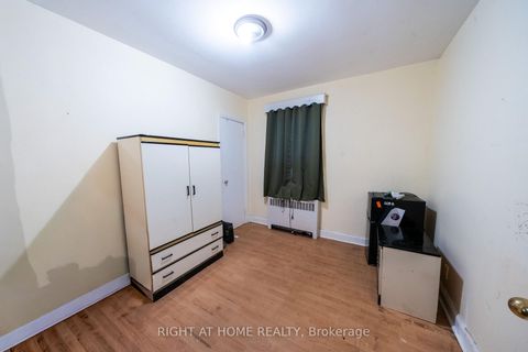 Photo 19 at 41 Bexhill Avenue, Birchmount, Toronto
