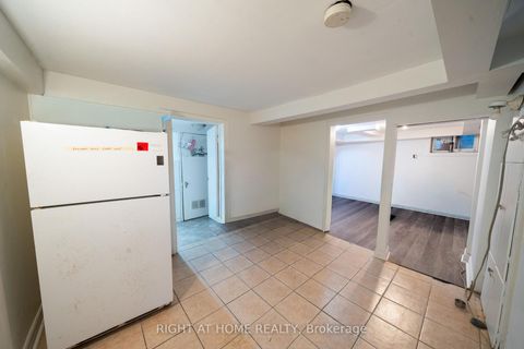 Photo 32 at 41 Bexhill Avenue, Birchmount, Toronto