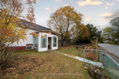 Photo 34 at 41 Bexhill Avenue, Birchmount, Toronto