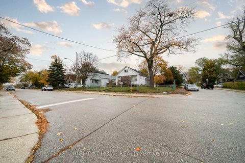 Photo 40 at 41 Bexhill Avenue, Birchmount, Toronto