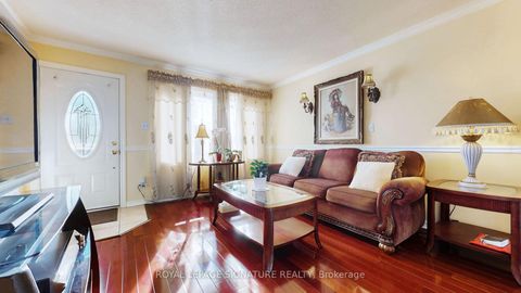 Photo 3 at 44 - 740 Kennedy Road, Ionview, Toronto