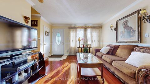 Photo 4 at 44 - 740 Kennedy Road, Ionview, Toronto