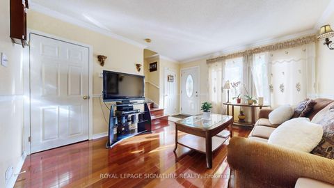 Photo 7 at 44 - 740 Kennedy Road, Ionview, Toronto