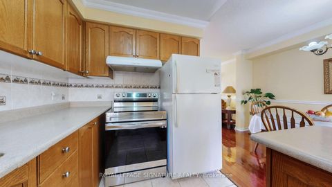 Photo 13 at 44 - 740 Kennedy Road, Ionview, Toronto