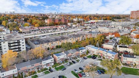 Photo 25 at 44 - 740 Kennedy Road, Ionview, Toronto