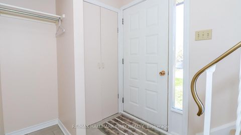 Photo 5 at 82 Melinda Crescent, Allandale, Barrie